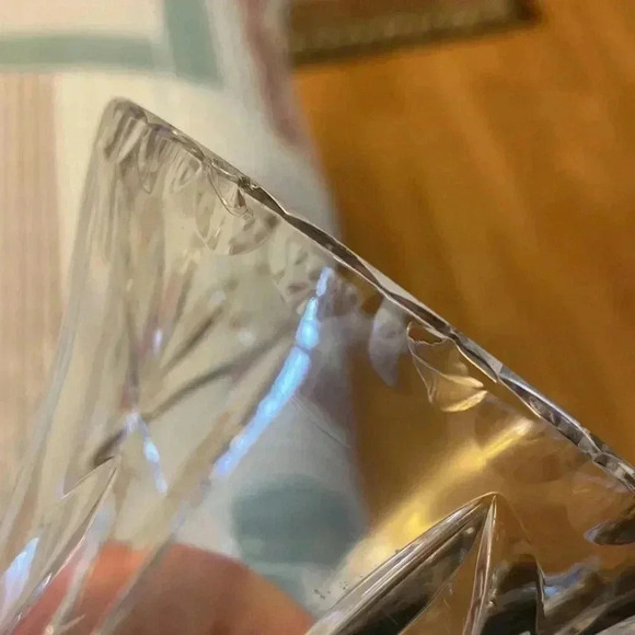 Crystal vase with wooden bottom  stand ( very vintage) - Picture 6 of 6